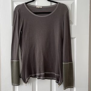 Mystice long sleeve top with stripe sleeve and zipper side